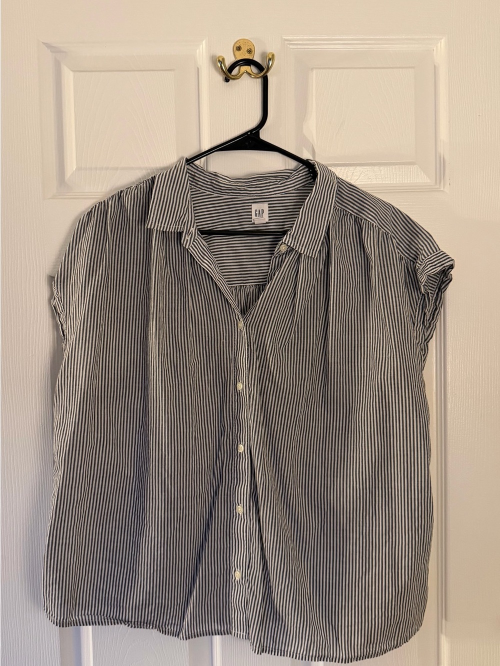 GAP Blue and White Stripe Short-Sleeve Button-Down Shirt - Picture 2 of 4
